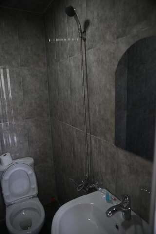 Гостевой дом New Batumi Батуми Двухместный номер Делюкс с 1 кроватью (для 2 взрослых и 1 ребенка)-2